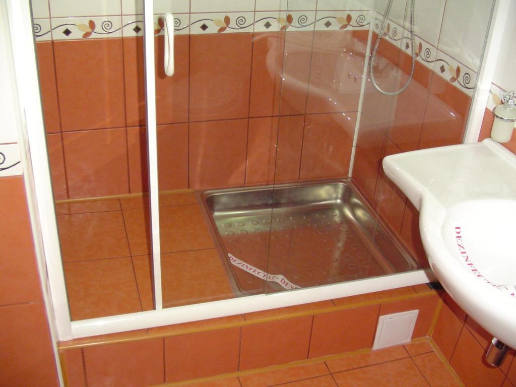 Hotel Europa Ploieşti Pokoj fotografie