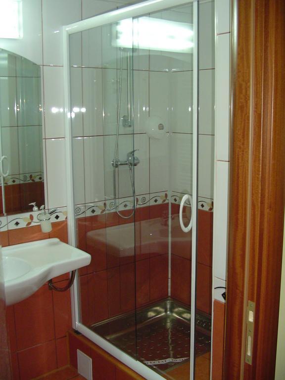 Hotel Europa Ploieşti Pokoj fotografie