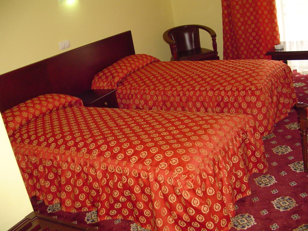 Hotel Europa Ploieşti Pokoj fotografie