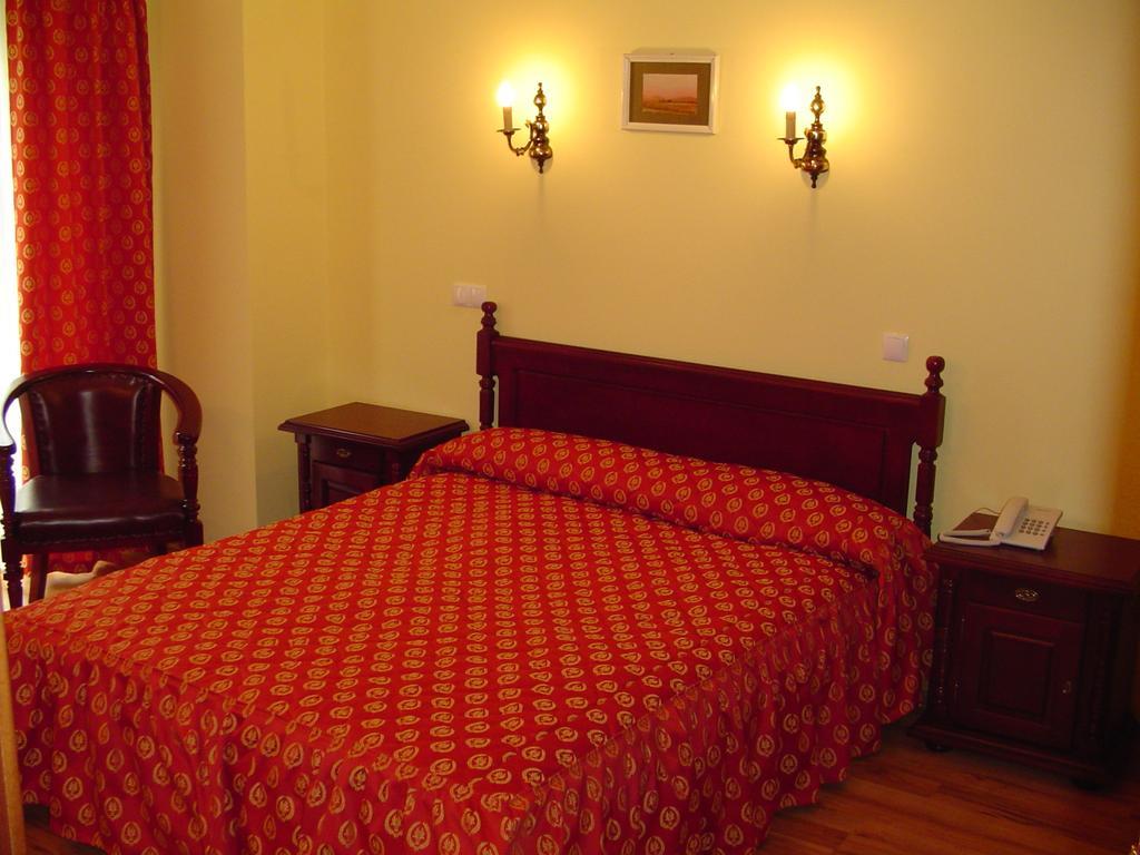 Hotel Europa Ploieşti Pokoj fotografie